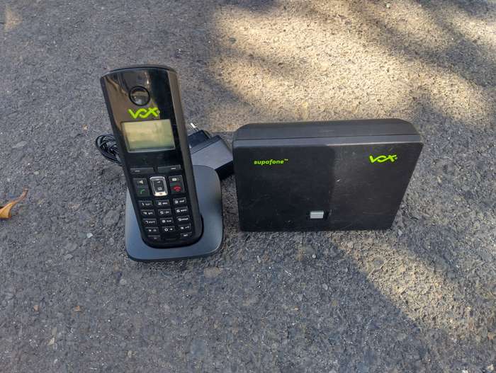 Vox Supafone - Cordless VoIP Phone + Base Station