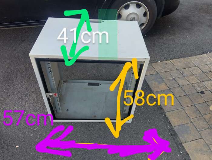 9U Server Cabinet Glass Door with Key (57 x 41 x 58 cm)