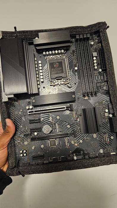 Asrock z790 pg lightning motherboard d4 with 16gb ddr4 | Intel Wi-Fi 6E + Bluetooth NVMe Card + 850W