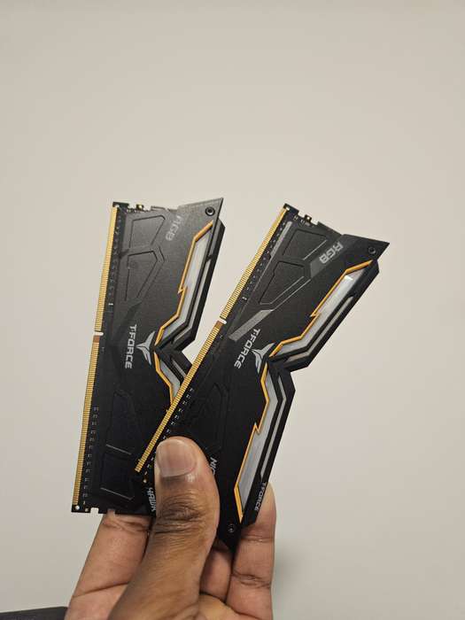 Asrock z790 pg lightning motherboard d4 with 16gb ddr4 | Intel Wi-Fi 6E + Bluetooth NVMe Card + 850W