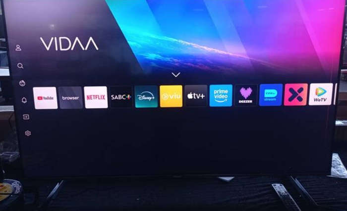 Hisense 55 U7K Mini-LED QLED 4K TV  Lines on Screen (Displays Fine, Sold As-Is)