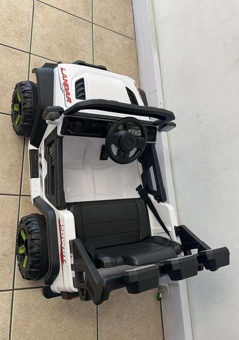 Hyundai High Quality Large Kids Electric Car 12V - White