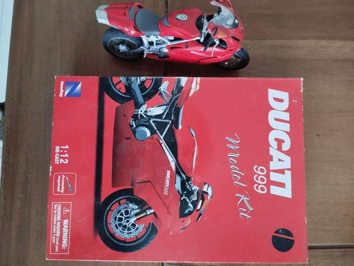 Ducati 999 Street Model Die Cast Kit assembly