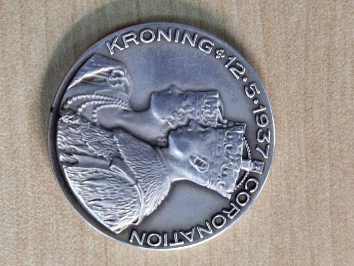 1937 Union of South Africa Solid Silver Coronation Medallion  99.90% Fine Silver  George VI & Eliz
