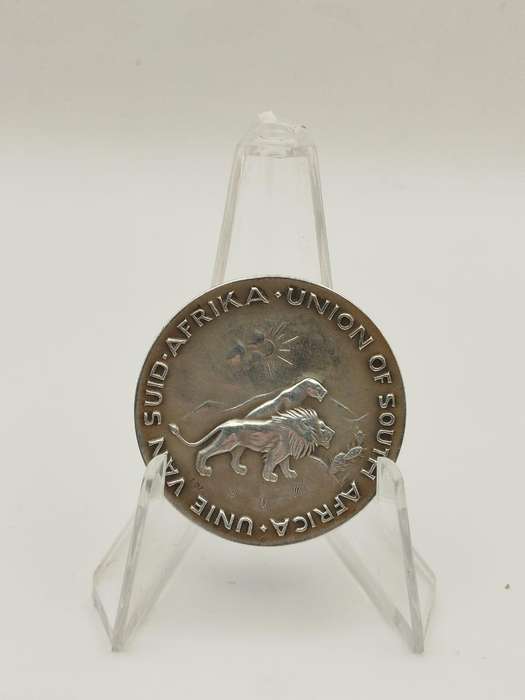 1937 Union of South Africa Solid Silver Coronation Medallion  99.90% Fine Silver  George VI & Eliz
