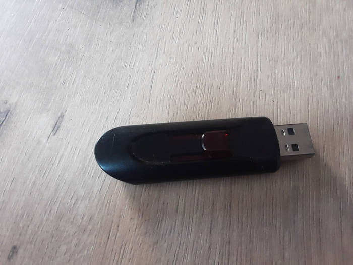 USB MEMORY STICK OF 16 GIGS
