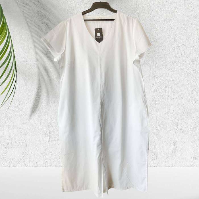 White Maxi Dress with V-Neck & Front Pleat  Hidden Pockets  Cotton-Linen Blend  Size XL