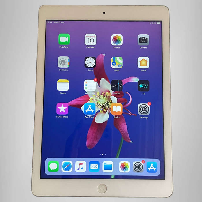Apple iPad Air 16GB Wi-Fi (Model MD788HC/B) with Flip Cover Used, Screen Excellent