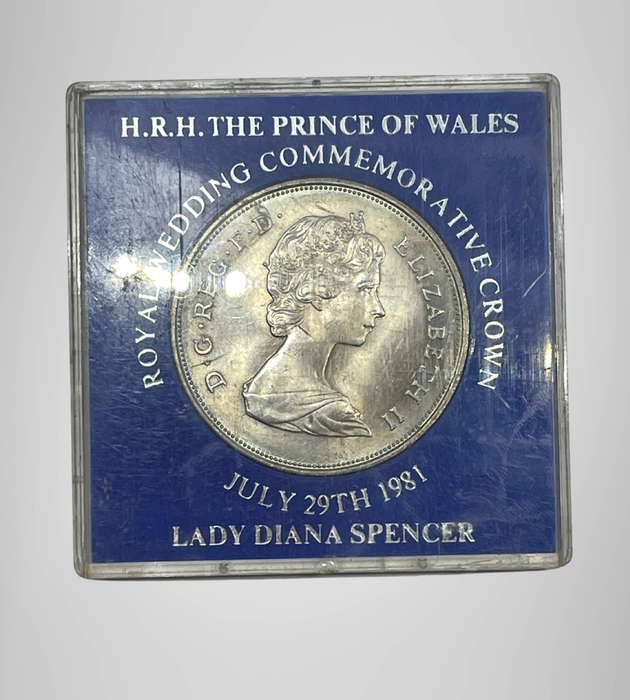 1981 Royal Wedding Commemorative Crown  Prince Charles & Lady Diana Spencer  Standard Chartered Ba