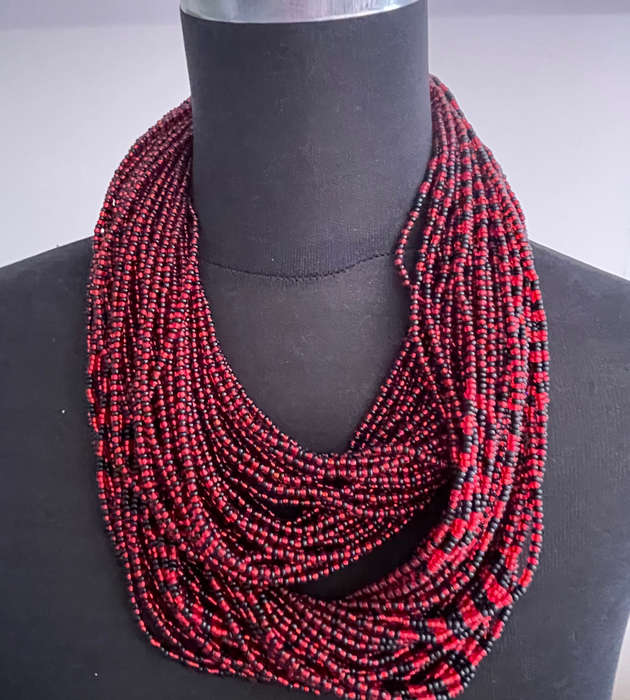 Original Abacus 34-Strand Traditional Zulu Hand-Beaded Necklace  507g  Red & Black  61cm Length