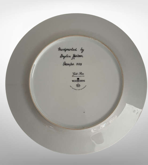 1 x Hand-Painted Wall Décor Plate by Daphne Karlson (1988)