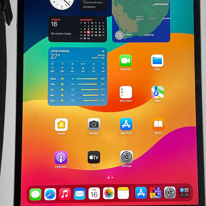 Apple iPad Pro 10.5-inch 64GB (Model MQEY2HC/A)  WiFi + Cellular  Superb Condition with Carry Bag