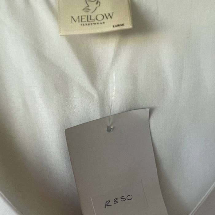 White Cotton-Linen Maxi Sleepwear Dress with Side Slits & Pockets  Size Large (Fits SA 4042)  R85