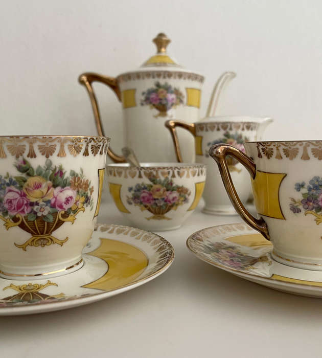 Vintage Protea China 15-Piece Tea Set  Yellow Floral with Gilt Trim
