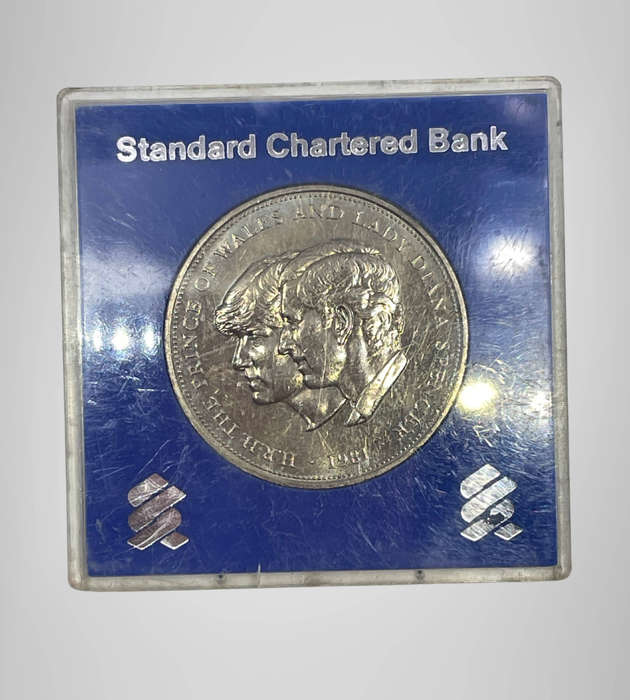 1981 Royal Wedding Commemorative Crown  Prince Charles & Lady Diana Spencer  Standard Chartered Ba
