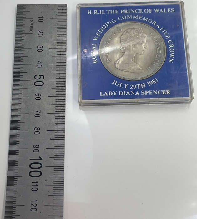 1981 Royal Wedding Commemorative Crown  Prince Charles & Lady Diana Spencer  Standard Chartered Ba