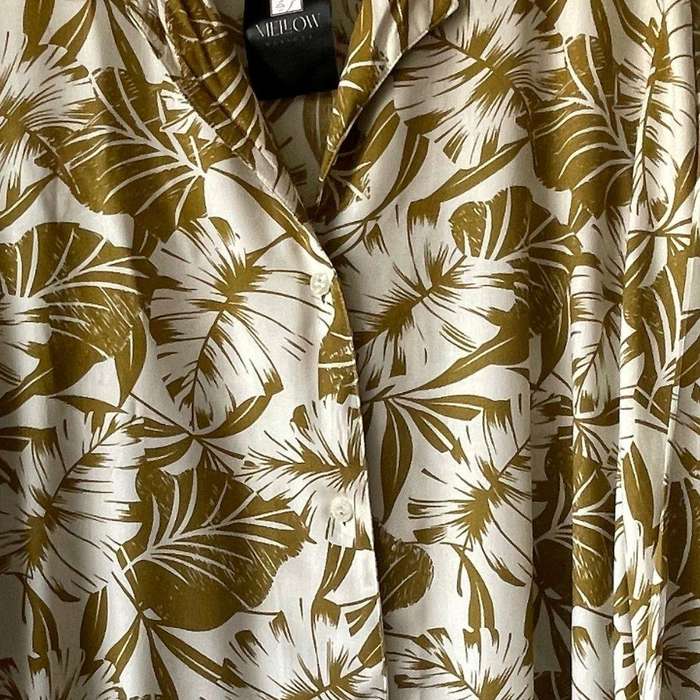 Tropical Leaf Print Button-Up Shirt  Cotton-Linen Blend  Size XXL (Fits SA 4446)  R899 Retail 