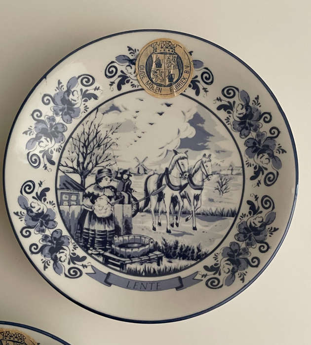 Set of 3 M Delft Holland Seasonal Plates  Oude Molen Fabriek  Winter, Herfst, Lente  123mm
