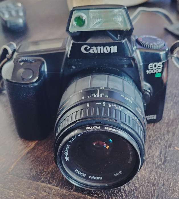 Canon EOS 1000F N (1992) digital camera