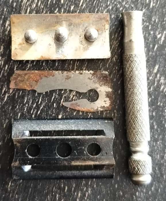 Vintage Laurel miniature razor (Made in England)