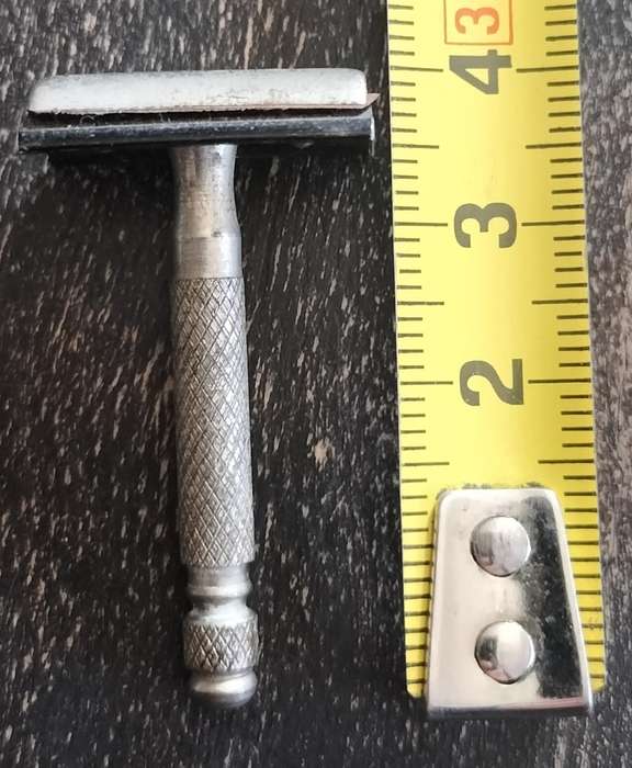 Vintage Laurel miniature razor (Made in England)