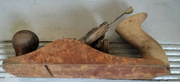 Vintage rusted #4 wood plane - Made in England - For the restorer