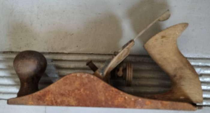 Vintage rusted #4 wood plane - Made in England - For the restorer