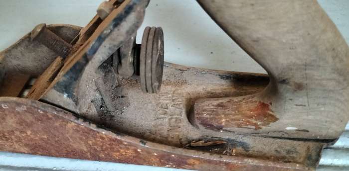 Vintage rusted #4 wood plane - Made in England - For the restorer