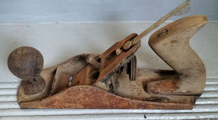 Vintage rusted #4 wood plane - Made in England - For the restorer