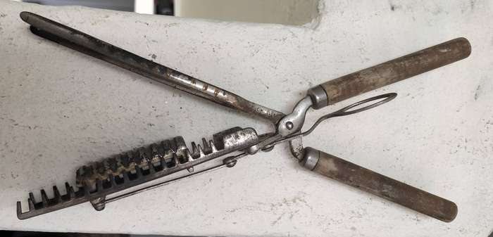 Vintage curling tongs