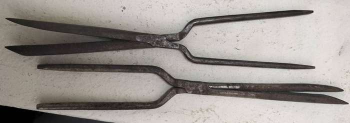 Pair of vintage curling tongs