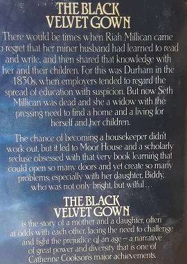 Books :  The Black  Velvet Gown , Catherine Cookson ( paperback )