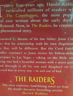 Books :  The Raiders , Harold Robbins ( paperback )