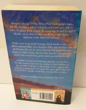Books : Moonlight Eyes - Emma Blair