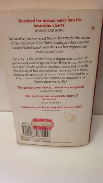 Book : While my pretty one sleeps , Mary Higgins Clark