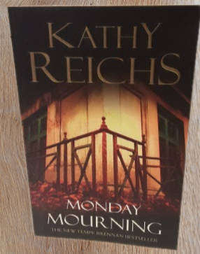 Books - Monday Mourning , Kathy Reichs
