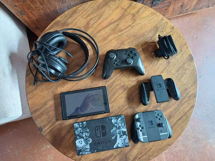 Customised Nintendo Switch with Pro controller and games