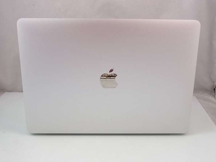 2020 Apple MacBook Pro 13 Retina touch Bar Laptop 8 GB RAM 256 SSD