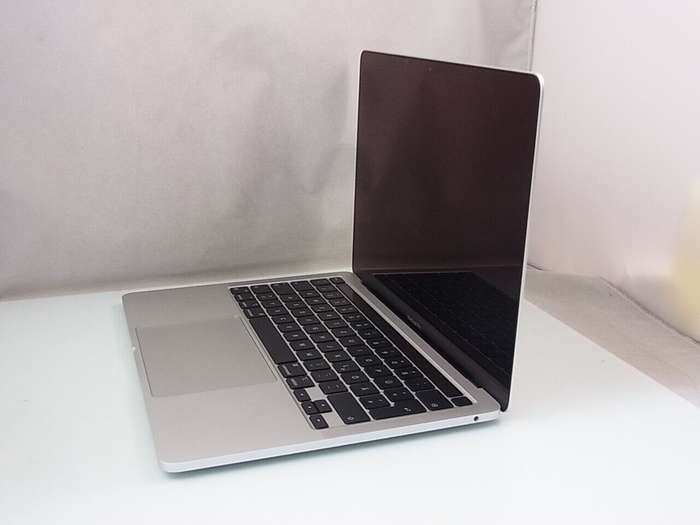 2020 Apple MacBook Pro 13 Retina touch Bar Laptop 8 GB RAM 256 SSD