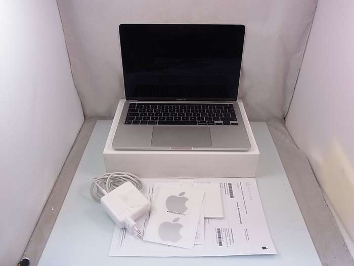 2020 Apple MacBook Pro 13 Retina touch Bar Laptop 8 GB RAM 256 SSD