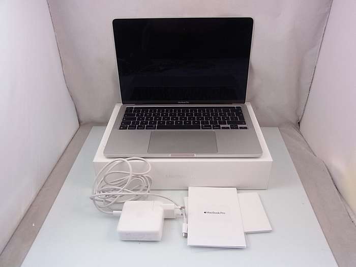 2020 Apple MacBook Pro 13 Retina touch Bar Laptop 8 GB RAM 256 SSD