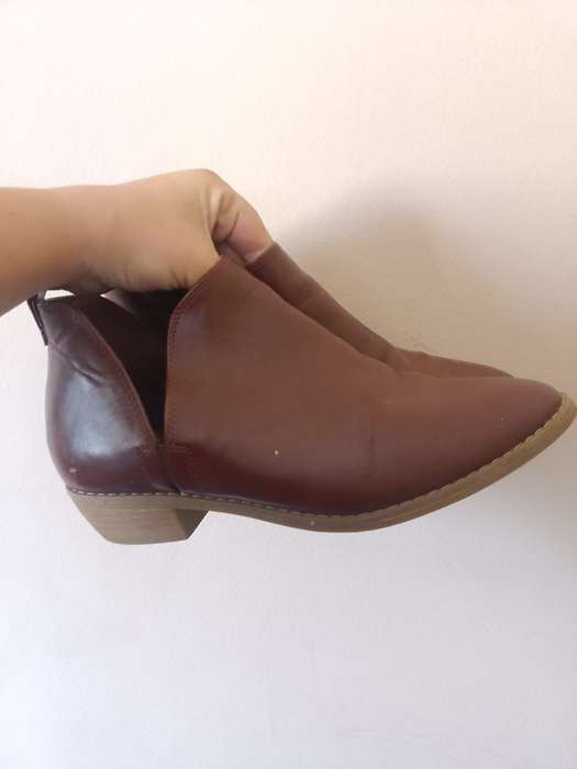 Size 9.5 ladies boots