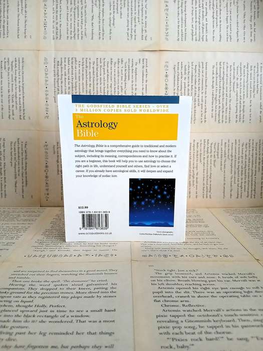 The Astrology Bible: The Definitive Guide to the Zodiac by Judy Hall [2009]