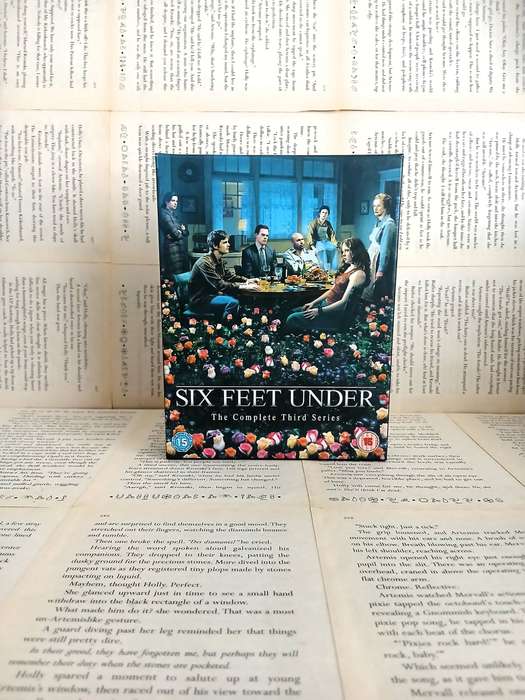 Six Feet Under: The Complete Three Series [DVD]
