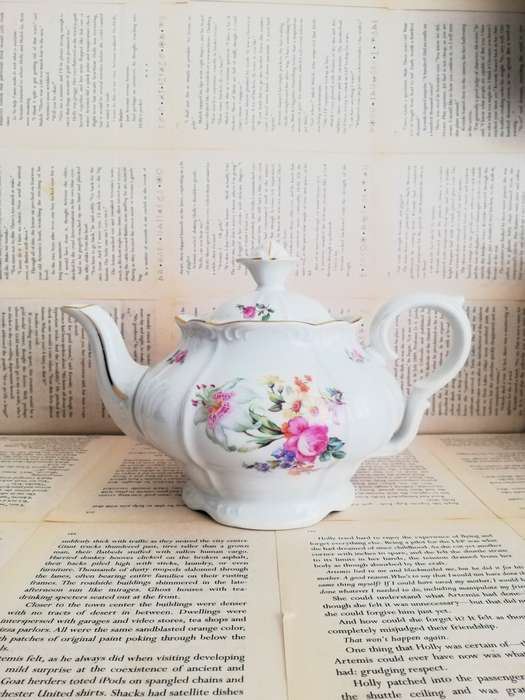 MZ Czechoslovakia Teapot and 2 Cups with Saucers [Vintage] [Teapot]