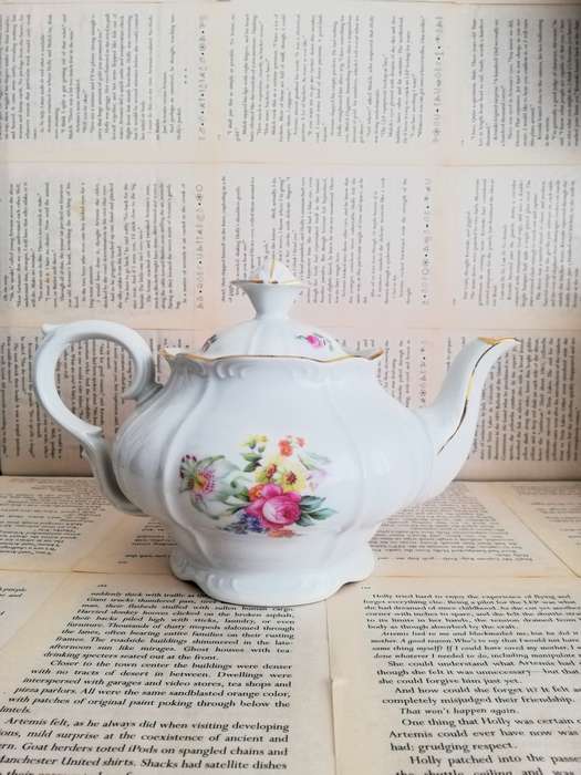 MZ Czechoslovakia Teapot and 2 Cups with Saucers [Vintage] [Teapot]