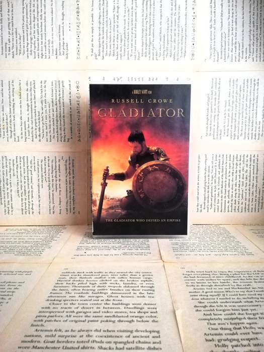 Gladiator  - Movie VHS Tape (2000) [VHS]