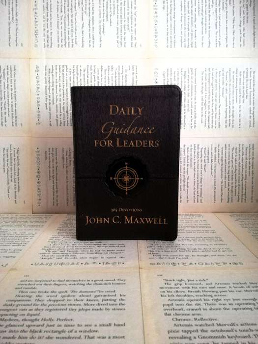 Daily Guidance for Leaders by John C. Maxwell (Imitation Leather)