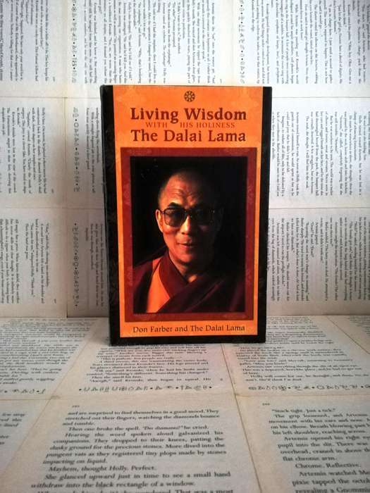 Living Wisdom with His Holiness The Dalai Lama [CD] [DVD]