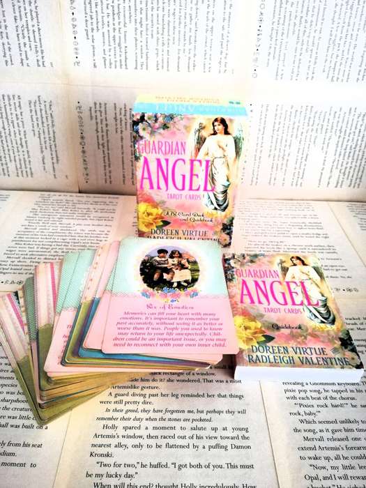 Guardian Angel Tarot Cards: A 78-Card Deck and Guidebook
